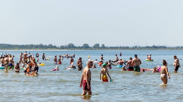 Bakterien breiten sich in der Ostsee aus – bei Hitze steigt das Infektionsrisiko, besonders für Menschen mit offenen Wunden.
