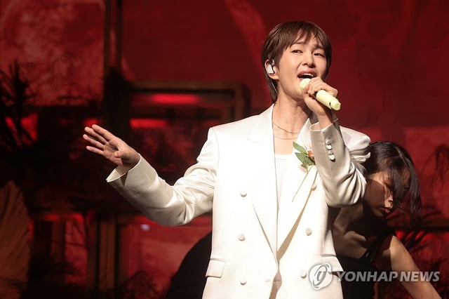 Singer Onew performs "Animals," the lead single of his second studio album, "Percent," during a media showcase in Seoul on July 15, 2025. (Yonhap)