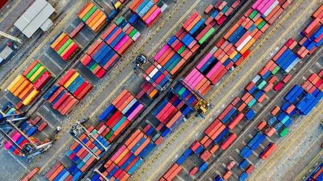 Trade Deficit Shrinks | Image: Pexels