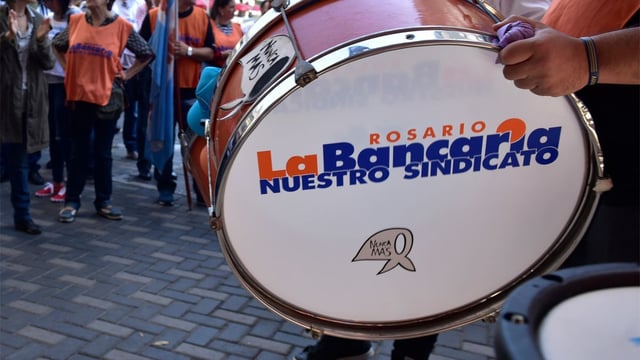 Los bancarios acordaron un nuevo incremento salarial. 