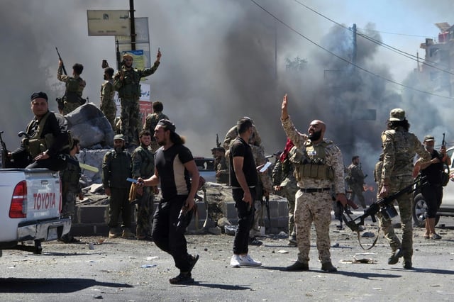 Les forces de sécurité syriennes entrent dans la ville druze de Soueida, le 15 juillet 2025