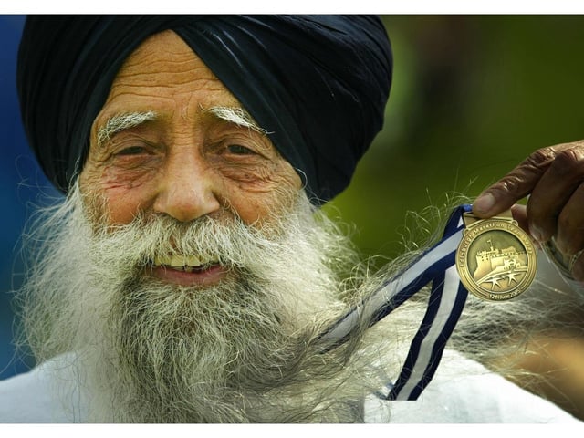 Fauja Singh mantiene su récord mundial en maratón (Archivo).