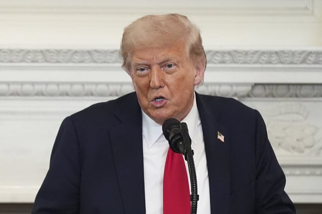 La administración Trump avanza en la implementación de la Orden Ejecutiva 14.224, firmada en marzo de 2025, que busca eliminar servicios multilingües en el gobierno federal