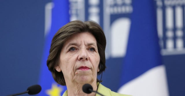 La ministre française des Affaires étrangères Catherine Colonna assiste à une conférence de presse à l'issue d'une rencontre avec le ministre arménien des Affaires étrangères Ararat Mirzoyan à Erevan, en Arménie. /Photo prise le 28 avril 2023/REUTERS/Vahram Baghdasaryan/Photolure 