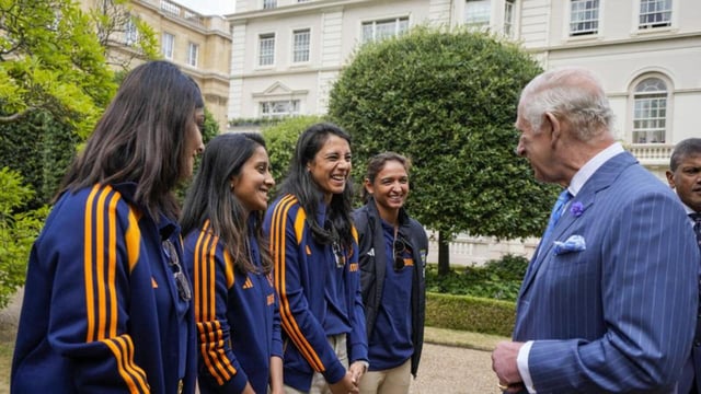 King Charles III interacts with Indian women’s cricket team. (PTI)