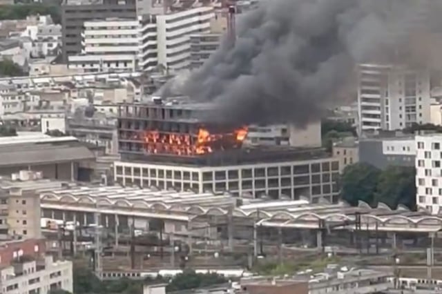 C'est au sixième étage du bâtiment de bureaux Messager que le feu est parti, ce mardi 15 juillet à Paris.