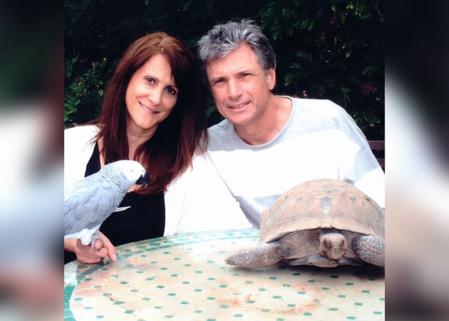 Robin Kaye, left, and her husband Thomas Deluca. (Facebook)