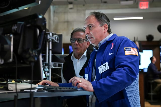 Des opérateurs à la Bourse de New York, le 15 juillet 2025