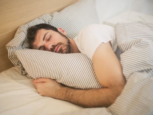 Según expertos, tener un descanso reparador puede ser más fácil de lo que muchos piensan (imagen ilustrativa)