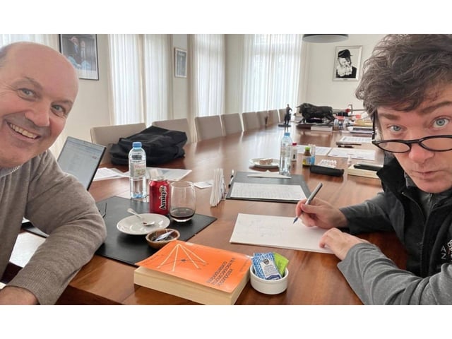 Federico Sturzenegger junto a Javier Milei: &#34;Tarde de trabajo sobre desregulaciones y como comunicar los beneficios de una sociedad más libre&#34;