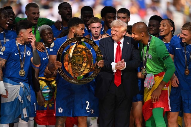 El presidente de EE.UU. decidió celebrar con los jugadores del Chelsea su triunfo en el Mundial de Clubes