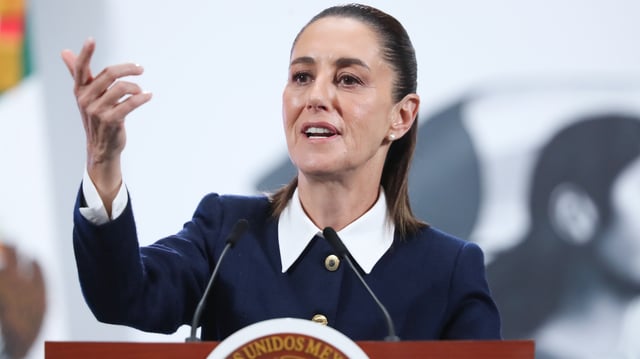 La presidenta de México, Claudia Sheinbaum, participa durante una rueda de prensa este martes, en Palacio Nacional de la Ciudad de México (México). EFE/Mario Guzmán