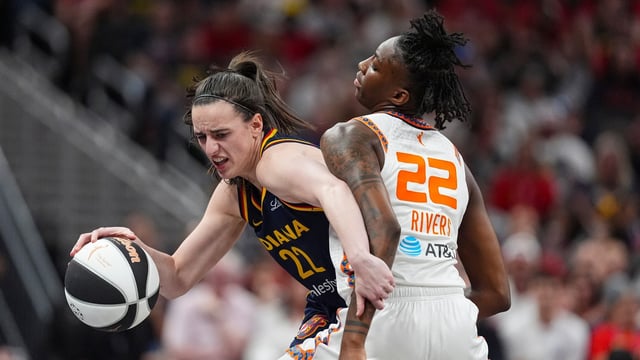 Indiana Fever guard Caitlin Clark (22) tries to get past Connecticut Sun guard Saniya Rivers (22)