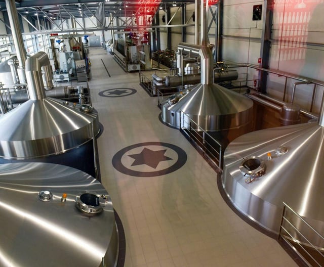 Tanques para la elaboración de la cerveza, en la nueva fábrica de Estrella Galicia, en Morás. |  Casteleiro / Roller Agencia