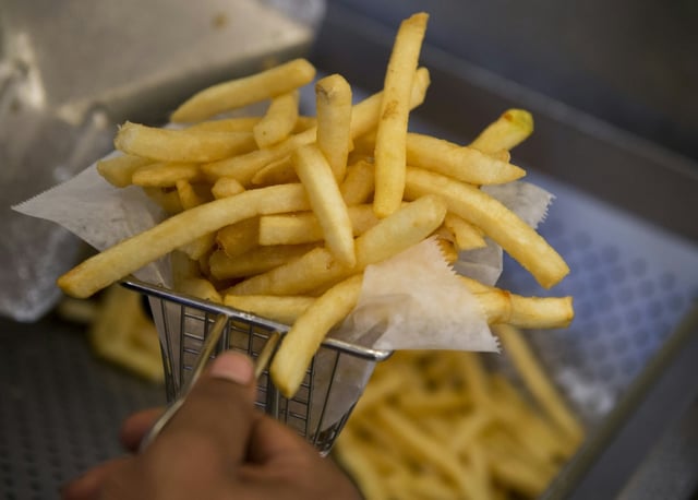 Les principales enseignes de restauration rapide en France, McDonald’s, Burger King, KFC et Quick, manquent de transparence sur les additifs utilisés dans leurs recettes et seules deux d'entre elles affichent un Nutri-Score