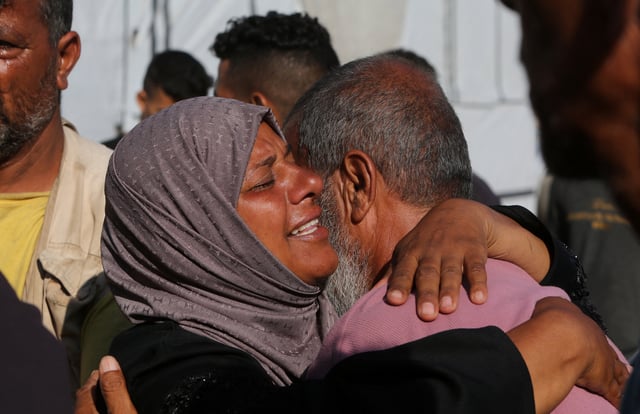 People mourn Palestinians who were killed in an incident on Wednesday while seeking aid in Khan Younis, at Nasser hospital in Khan Younis in the southern Gaza Strip July 16, 2025. REUTERS/Hatem Khaled