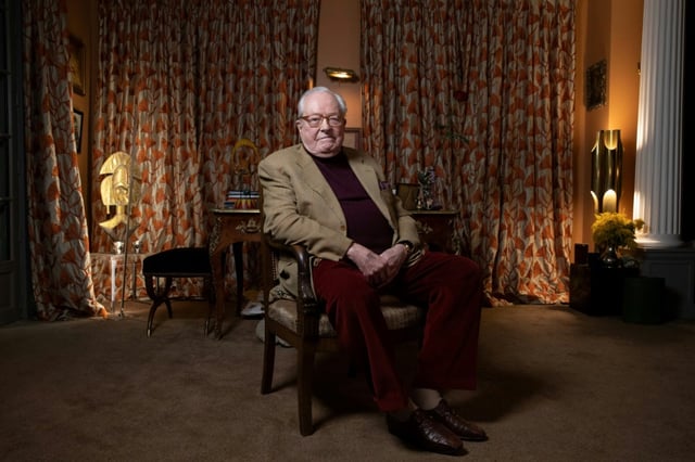 Die Familie Le Pen muss 300.000 Euro zurückzahlen, die der verstorbene Gründer der französischen rechtsextremen Partei Front National, Jean-Marie Le Pen, aus seiner Zeit als EU-Abgeordeter schuldete. Das entschied das Gericht der Europäischen Union.