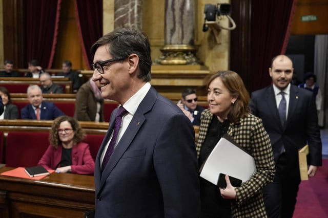 El president Illa y la consellera Paneque, este martes, en el Parlament