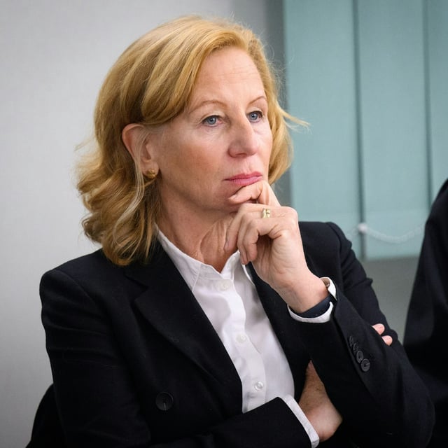 Patricia Schlesinger, ehemalige Intendantin des RBB, sitzt beim Prozess am Landgericht Berlin.