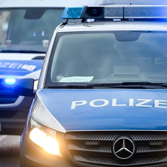 Die Polizei hat am Mittwoch fünf Durchsuchungen mit mehr als 60 Einsatzkräften durchgeführt.