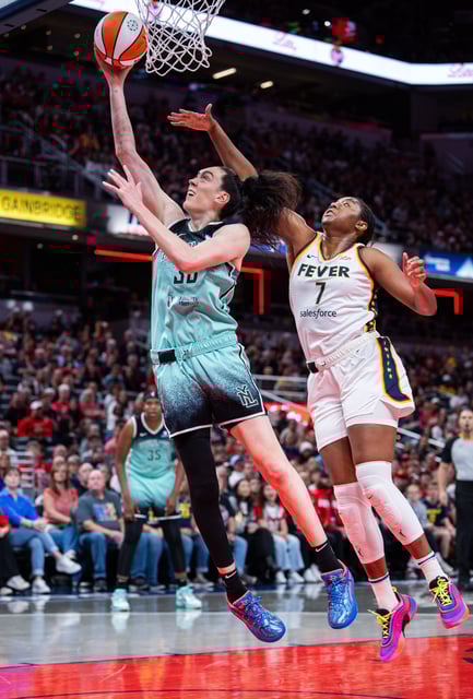 The New York Liberty's Breanna Stewart (30) shoots the ball while the Indiana Fever's Aliyah Boston (7) defends during the first half at Gainbridge Fieldhouse on May 24, 2025.