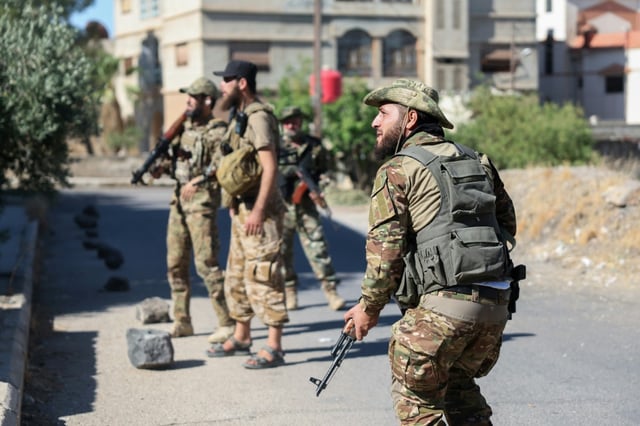 Les forces gouvernementales syriennes déployées dans la ville à majorité druze de Soueida, dans le sud de la Syrie, le 16 juillet 2025