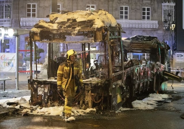 Estado en el que quedó el segundo autocar incendiado por los condenados