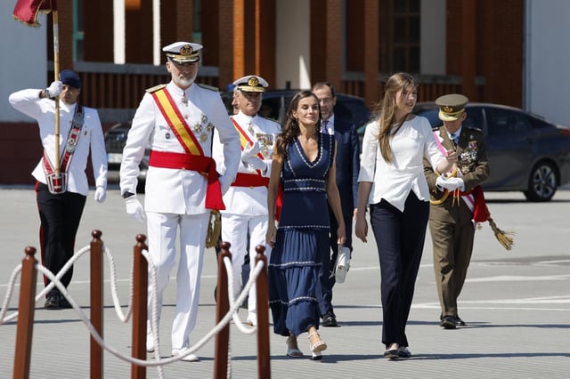 La entrega a la Princesa Leonor de la Gran Cruz del Mérito Naval en Marín.