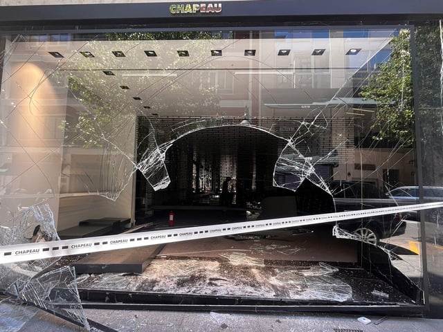 Así ha quedado la tienda de lujo asaltada en el centro de València