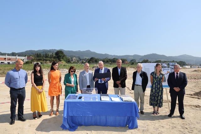 Colocación de la primera piedra de nueva planta de Delta Vigo en Porto do Molle.