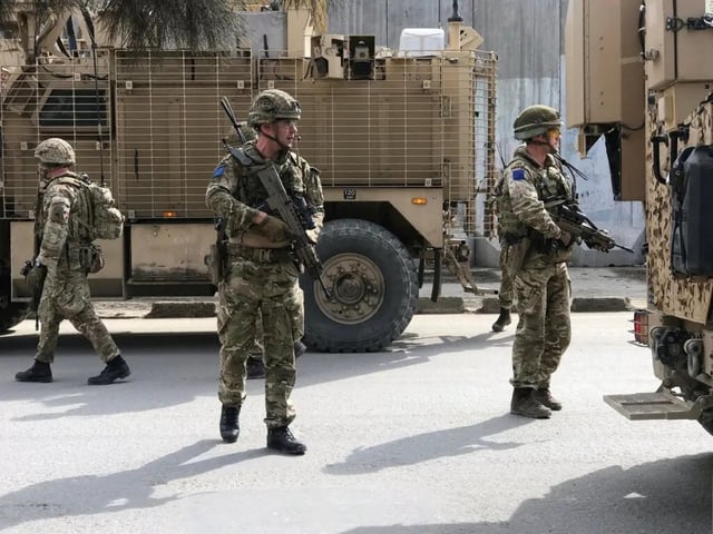 Soldados británicos en Kabul, la capital de Afganistán, en 2020. El reconocimiento de la filtración de datos se produce en un momento en el que la inmigración es un tema delicado en la política británica. Crédito... Omar Sobhani/Reuters