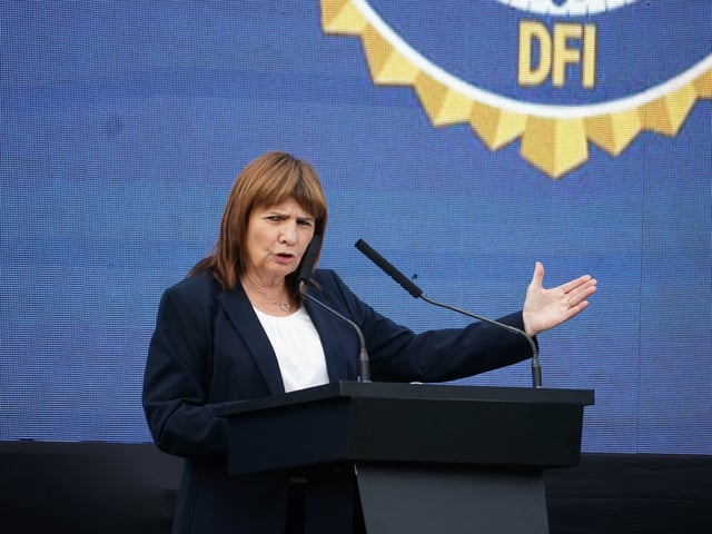 El presidente Javier Milei y la ministra de Seguridad Patricia Bullrich presentan los detalles del Decreto 383/2025 publicado esta madrugada en Boletín Oficial. Este otorga mayor libertad acción a las fuerzas para investigar delitos web detener delincuentes además introducir modificaciones estructurales organismo. anuncio se realiza sede Cuerpo Policía Montada ubicada Cavia 3300 Palermo.

Fotos Emmanuel Fernández - FTP CLARIN EMA06816.JPG Z EFernandz Efernandez