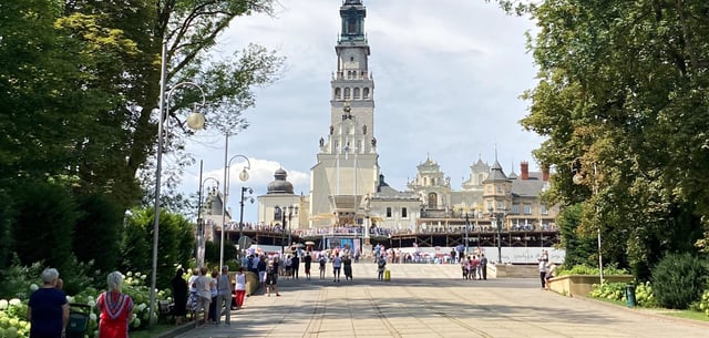 Gottesdienst vor dem Pauliner-Kloster Jasna Gora (dt. Heller Berg) in Tschenstochau, dem wichtigsten Wallfahrtsort in Polen