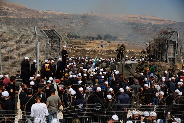 Israeli Druze cross the border to check on their family members in Syria, amid the ongoing conflict in the Druze areas in Syria,  in Majdal Shams, near the ceasefire line between the Israeli-occupied Golan Heights and Syria, July 16, 2025. REUTERS/Ammar Awad