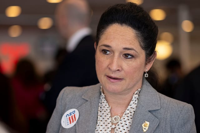 Illinois Comptroller Susana Mendoza greets people on primary Election Day, March 19, 2024, at Manny&#39;s Cafeteria &amp; Delicatessen in the South Loop. (Brian Cassella/Chicago Tribune)