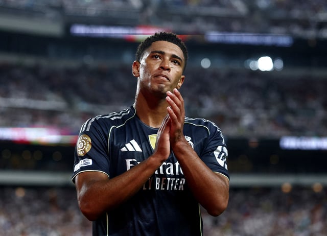 Soccer Football - FIFA Club World Cup - Group H - RB Salzburg v Real Madrid - Lincoln Financial Field, Philadelphia, Pennsylvania, U.S. - June 26, 2025 Real Madrid's Jude Bellingham applauds fans after being substituted REUTERS/Lee Smith/File Photo
