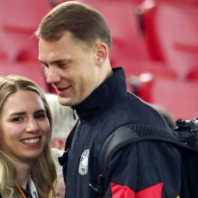 Manuel Neuer und seine Frau Annika wollen sich am Wochenende offenbar das zweite Jawort geben. Die Hochzeit soll auf einem romantischen Schloss in Italien stattfinden, wie die „Bild“ berichtet. Dem Bericht zufolge macht das Brautpaar um die Hochzeit jedoch ein großes Geheimnis. Demnach läuft die Hochzeit nicht unter den richtigen, sondern unter falschen Namen. Rund 150 Gäste sollen eingeladen sein, darunter viele Sportstars.