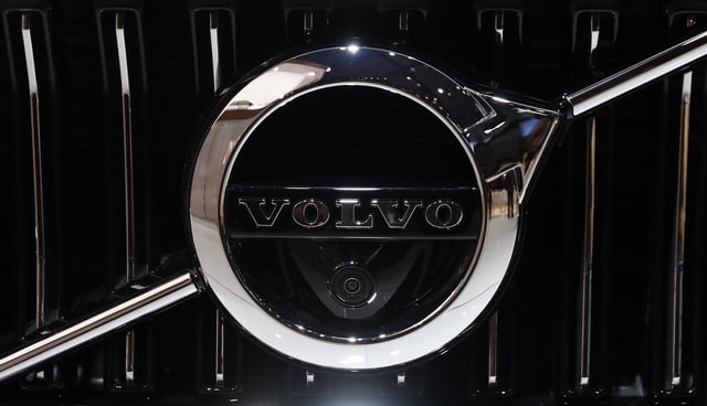 The Volvo logo is seen at the New York Auto Show in the Manhattan borough of New York City, New York, U.S., March 28, 2018. REUTERS/Shannon Stapleton/ File Photo