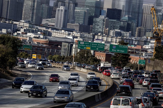A view of cars on the road during rush hour traffic jam in San Francisco, California, U.S. August 24, 2022. REUTERS/Carlos Barria/File Photo
