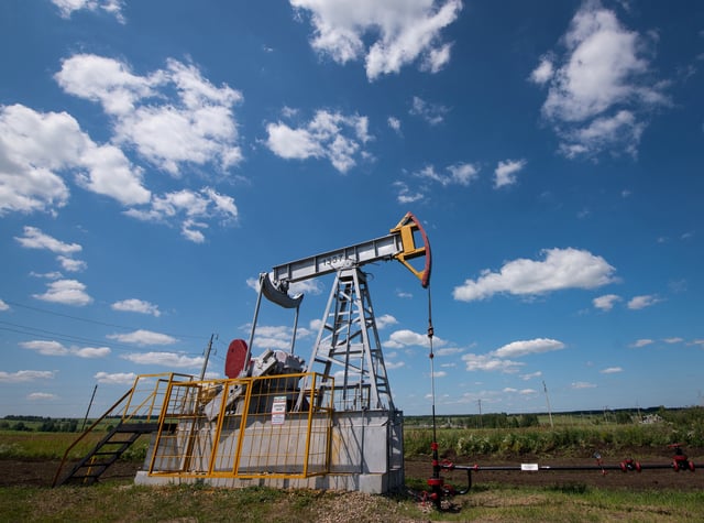 A view shows an oil pump jack outside Almetyevsk, in the Republic of Tatarstan, Russia July 14, 2025. REUTERS/Stringer/ File Photo