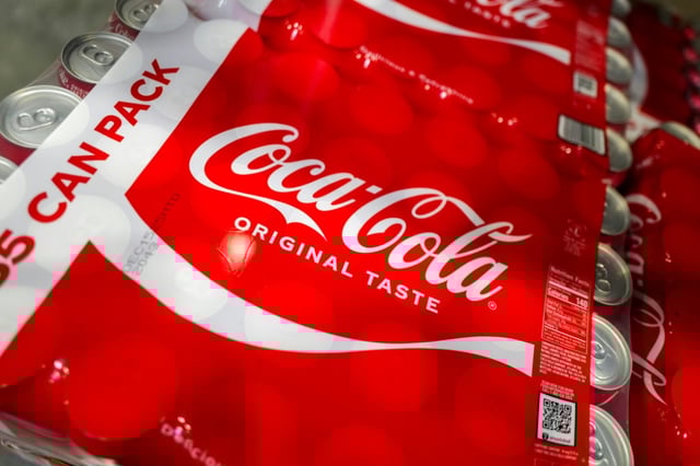 Un lot de canettes de Coca-Cola dans un supermarché de Bayonne, dans le New Jersey, aux Etats-Unis, le 8 avril 2025