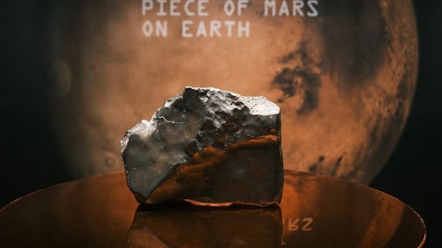 Con 25 kilos y una antigüedad incalculable, el meteorito representa casi el 7% de todo el material marciano que se conserva en nuestro planeta.


