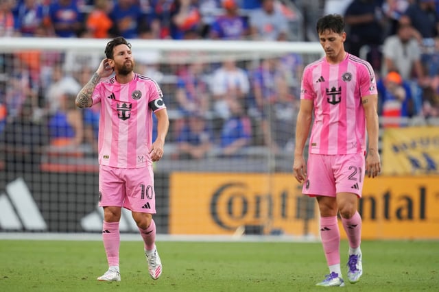 Messi y un gesto de preocupación durante el partido de Inter Miami en Cincinnati