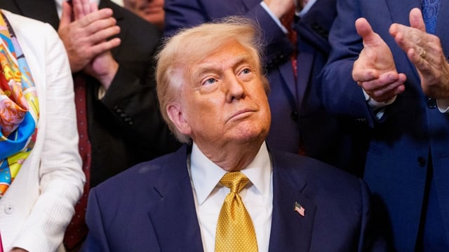 Donald Trump health fears: Doctor explains why ankle swelling is something to ‘worry about’ (Photographer: Aaron Schwartz/CNP/Bloomberg)