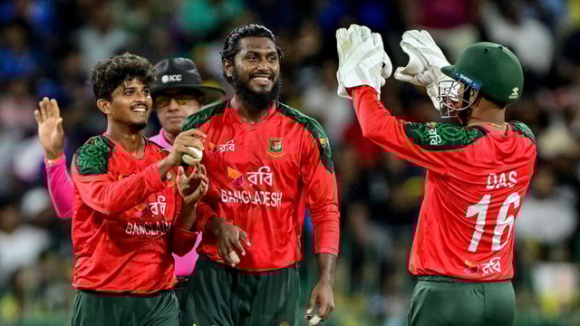 Mahedi Hasan celebrates a wicket with captain and wicketkeeper Litton Das during the T20I in Colombo.