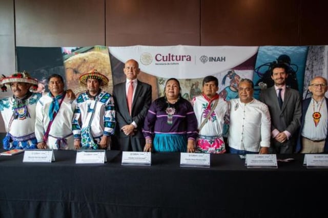 Instancias gubernamentales y representantes del pueblo wixárika dialogan la preservación de la Ruta Wixárika. | Crédito: Secretaría de Cultura