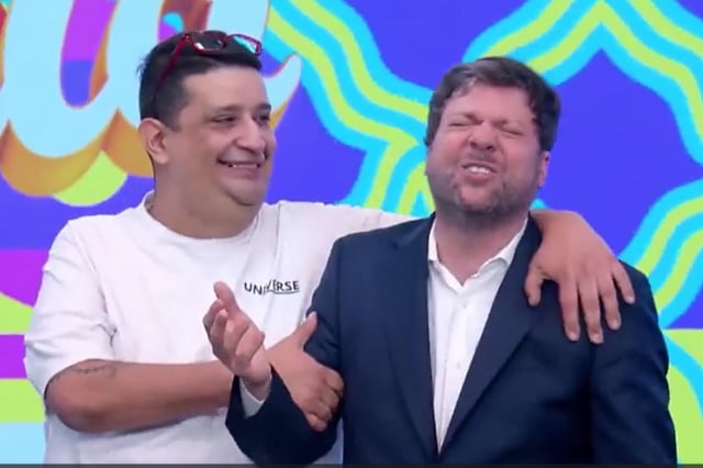El conductor preguntó si se trataba de una sorpresa organizada por la producción (Foto: Captura Buenas noches Familia)