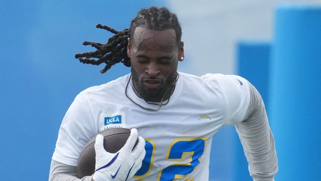 Los Angeles Chargers running back Najee Harris (22) carries the ball during offseason workouts at The Bolt. Mandatory Credit: Kirby Lee-Imagn Images