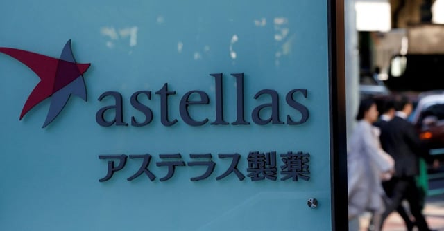 Astellas Pharma's logo is pictured at its headquarters in Tokyo, Japan, December 3, 2019.   REUTERS/Kim Kyung-Hoon/File Photo