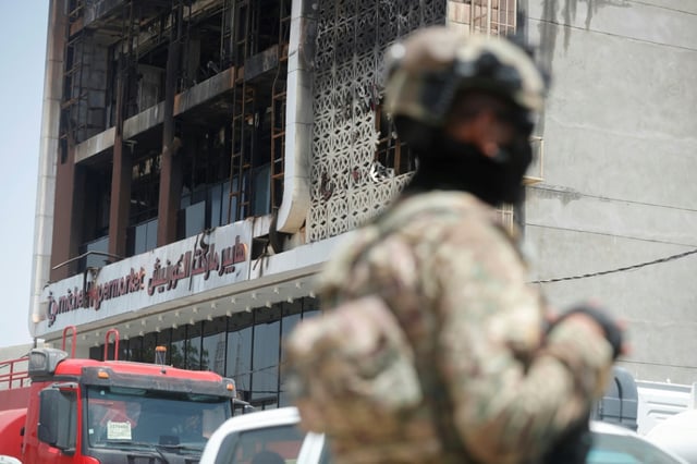 Bei einem Feuer in einem Einkaufszentrum im Irak sind mehr als 60 Menschen ums Leben gekommen. Wie das Innenministerium in Bagdad mitteilte, wurden in dem Einkaufszentrum in der ostirakischen Stadt Kut bis zum Morgen 61 Leichen geborgen.